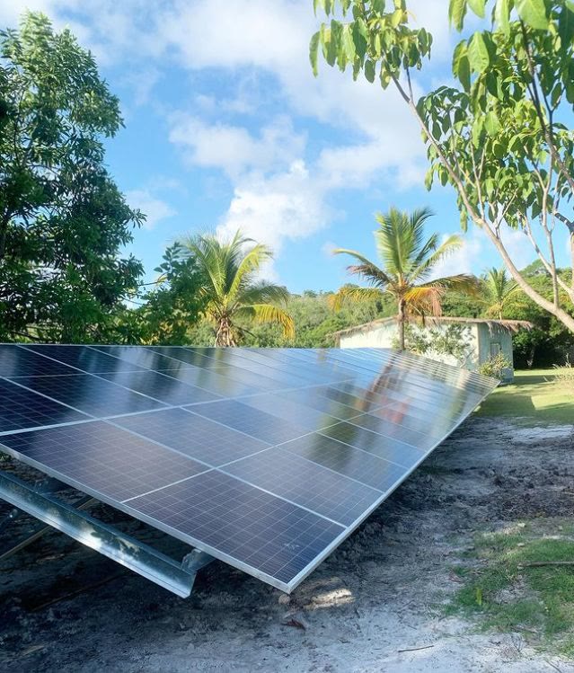Painéis solares instalados no solo
